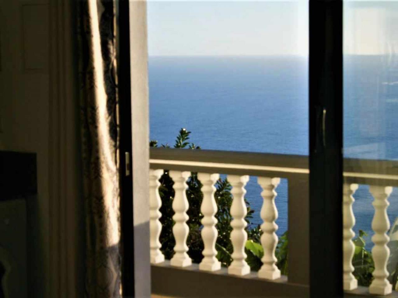 Arcos Grands Suites with enormous & private pool. A luxury & relaxing VIEWS!
