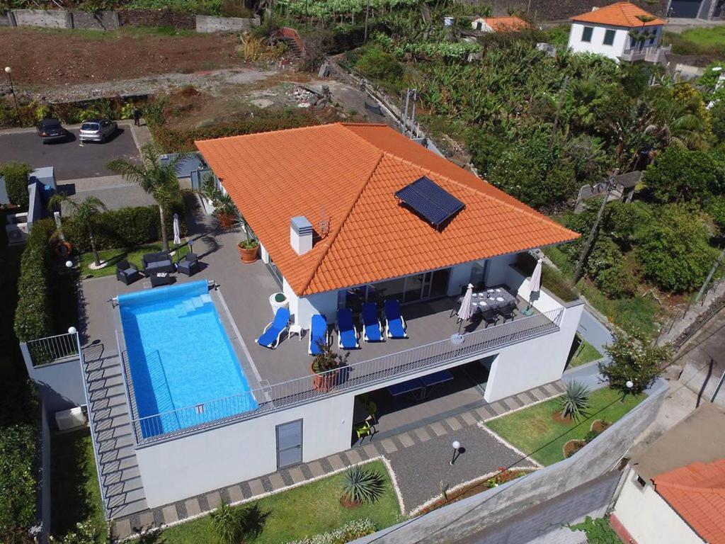Blue Villa – with pool, jacuzzi, sauna and ocean view
